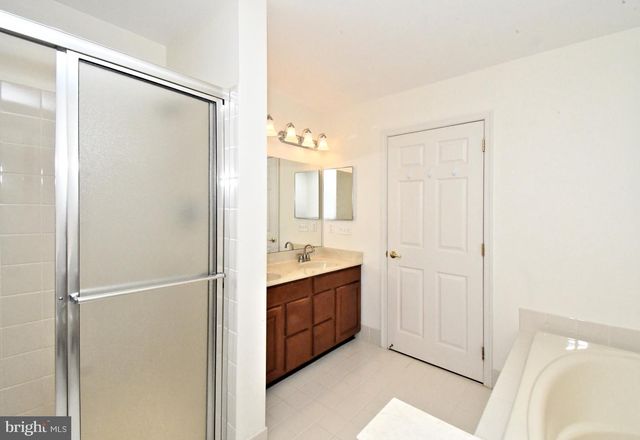 94 LONGVIEW LN, Newtown Square, PA 19073