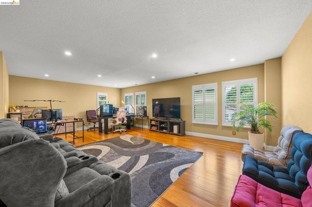516 Malicoat Ave, Oakley, CA 94561