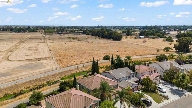 516 Malicoat Ave, Oakley, CA 94561