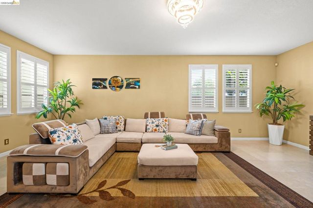 516 Malicoat Ave, Oakley, CA 94561