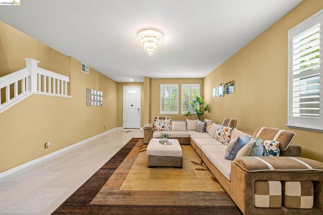516 Malicoat Ave, Oakley, CA 94561