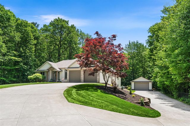 16528 Hemlock Drive, Spring Lake, MI 49456