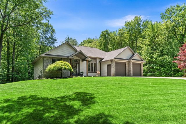 16528 Hemlock Drive, Spring Lake, MI 49456