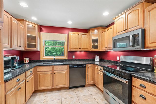 16528 Hemlock Drive, Spring Lake, MI 49456