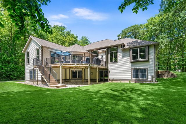 16528 Hemlock Drive, Spring Lake, MI 49456