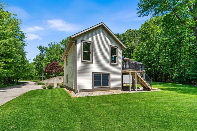 16528 Hemlock Drive, Spring Lake, MI 49456