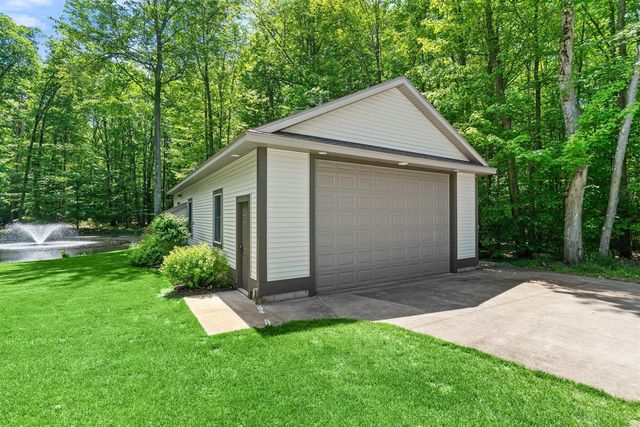 16528 Hemlock Drive, Spring Lake, MI 49456