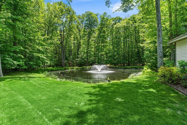 16528 Hemlock Drive, Spring Lake, MI 49456