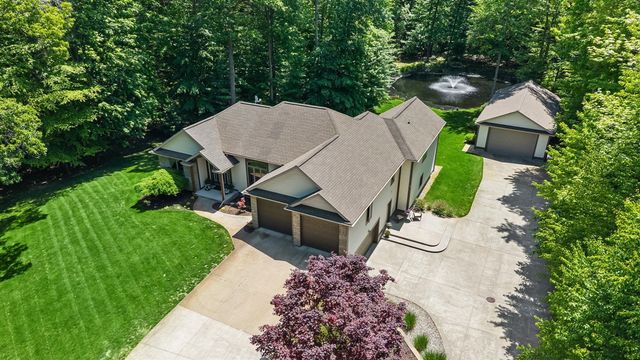16528 Hemlock Drive, Spring Lake, MI 49456