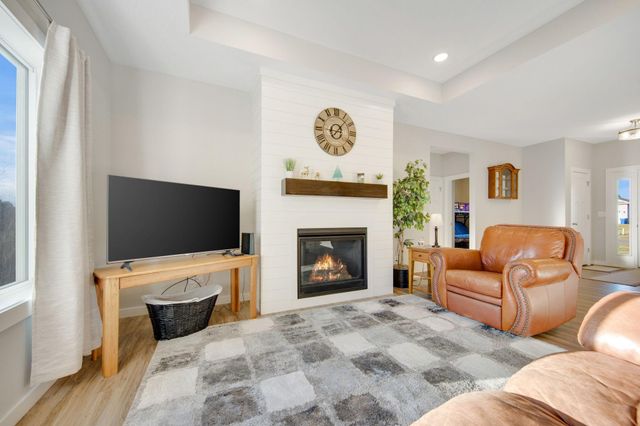 642 Alaska Place S, Cambridge, MN 55008