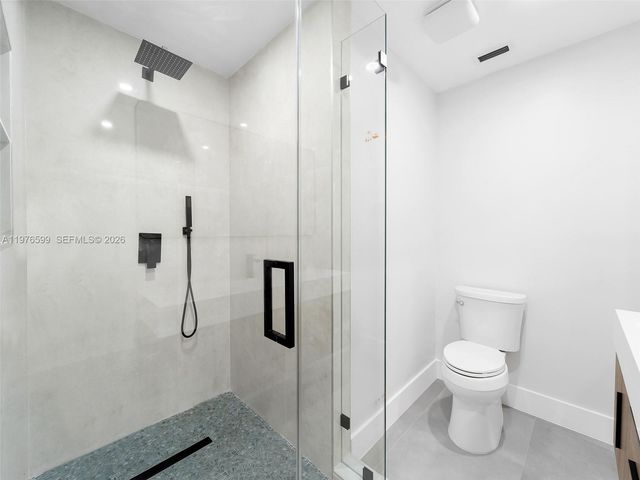 212 SW 7th St, Hallandale Beach, FL 33009