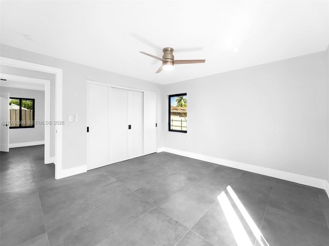 212 SW 7th St, Hallandale Beach, FL 33009