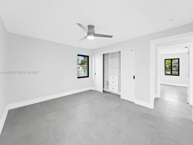 212 SW 7th St, Hallandale Beach, FL 33009