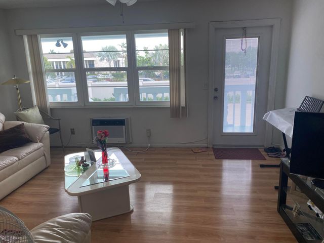 12 Westbury Circle, Deerfield Beach, FL 33442