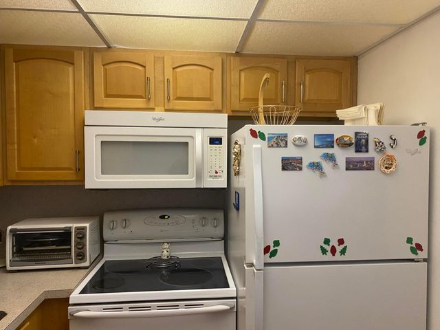 12 Westbury Circle, Deerfield Beach, FL 33442