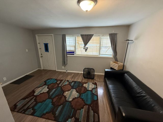 4812 S Elizabeth Street 1F, Chicago, IL 60609