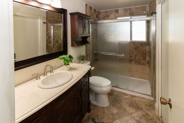 115 E Franklin Dr, Nine Mile Falls, WA 99026