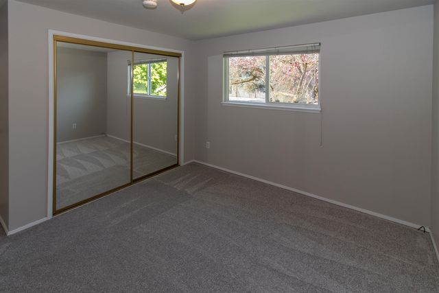 115 E Franklin Dr, Nine Mile Falls, WA 99026