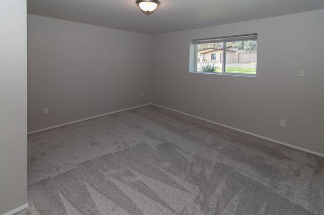 115 E Franklin Dr, Nine Mile Falls, WA 99026