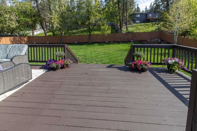 115 E Franklin Dr, Nine Mile Falls, WA 99026