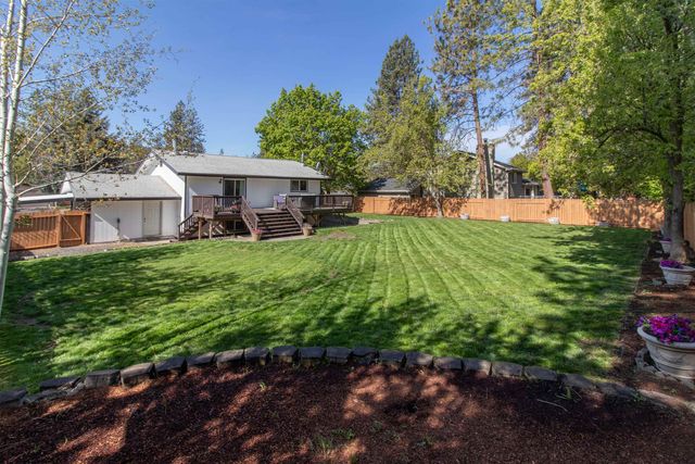 115 E Franklin Dr, Nine Mile Falls, WA 99026