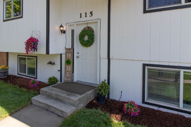 115 E Franklin Dr, Nine Mile Falls, WA 99026