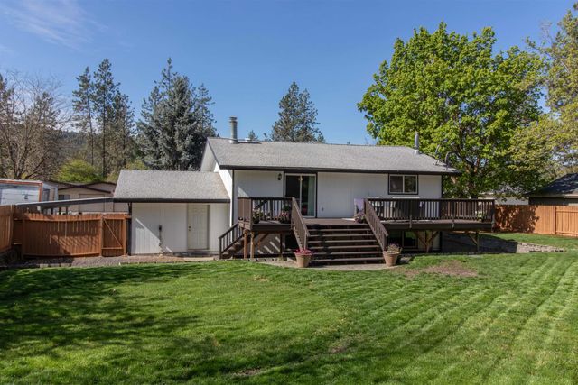115 E Franklin Dr, Nine Mile Falls, WA 99026