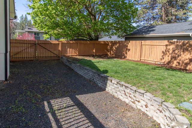115 E Franklin Dr, Nine Mile Falls, WA 99026