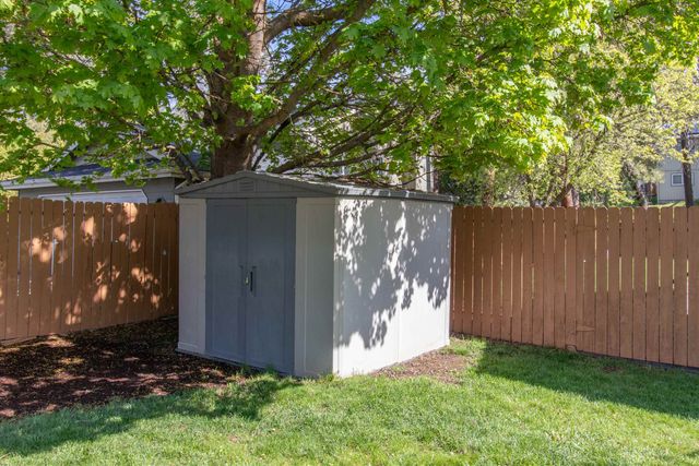 115 E Franklin Dr, Nine Mile Falls, WA 99026