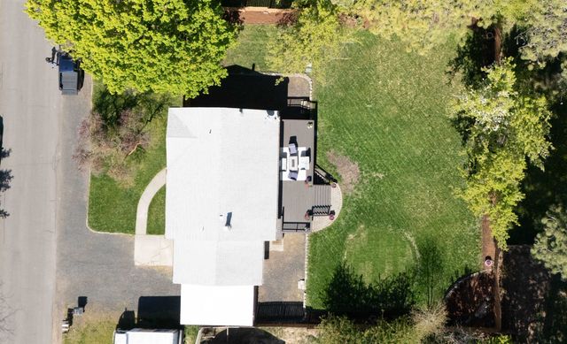 115 E Franklin Dr, Nine Mile Falls, WA 99026