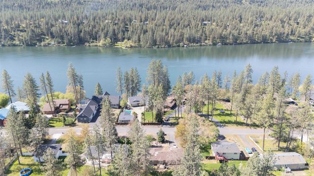 115 E Franklin Dr, Nine Mile Falls, WA 99026