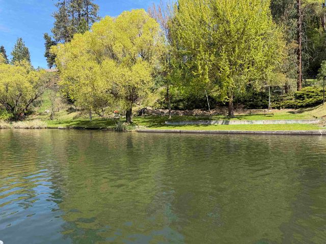 115 E Franklin Dr, Nine Mile Falls, WA 99026