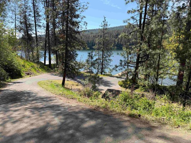 115 E Franklin Dr, Nine Mile Falls, WA 99026