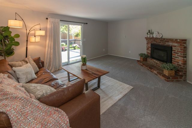 115 E Franklin Dr, Nine Mile Falls, WA 99026