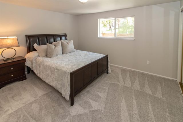 115 E Franklin Dr, Nine Mile Falls, WA 99026
