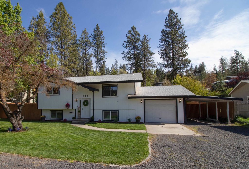 115 E Franklin Dr, Nine Mile Falls, WA 99026