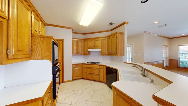 7525 Brentwood Court, North Richland Hills, TX 76182