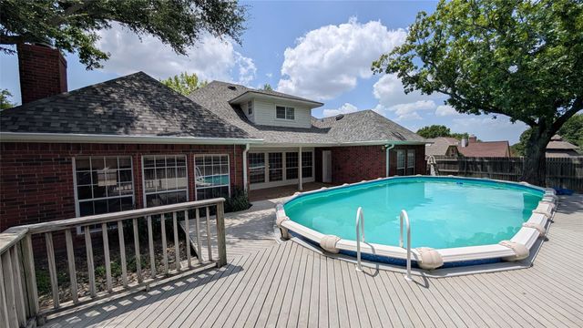 7525 Brentwood Court, North Richland Hills, TX 76182