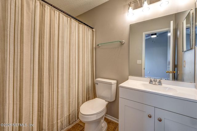 560 STAFFORDSHIRE Drive, Jacksonville, FL 32225