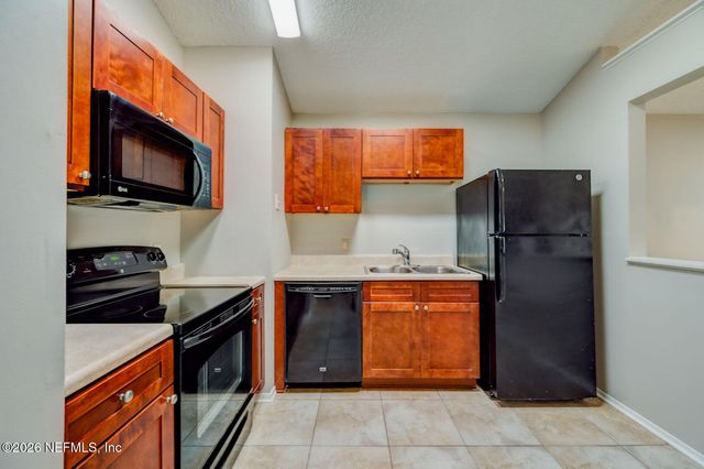 560 STAFFORDSHIRE Drive, Jacksonville, FL 32225