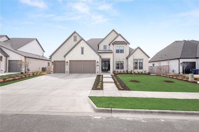 8806 W Comet Drive, Bentonville, AR 72713