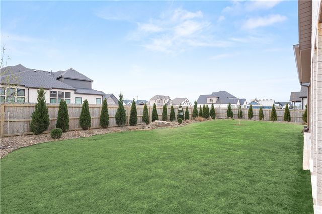 8806 W Comet Drive, Bentonville, AR 72713