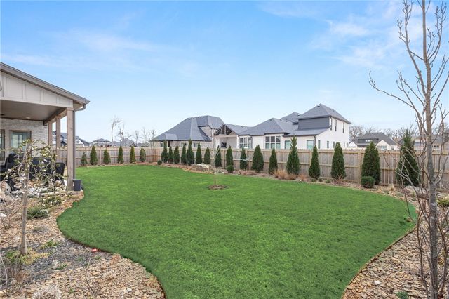 8806 W Comet Drive, Bentonville, AR 72713