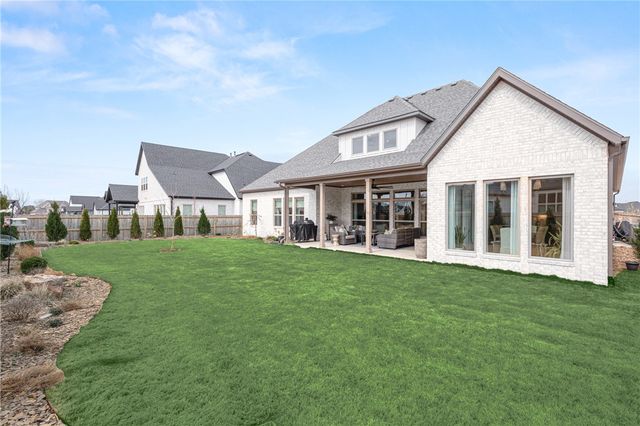 8806 W Comet Drive, Bentonville, AR 72713