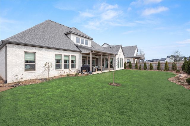 8806 W Comet Drive, Bentonville, AR 72713