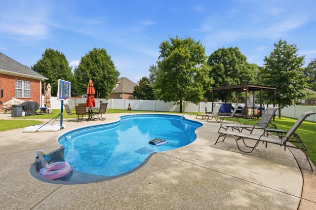 421 Karlee Ct, Lebanon, TN 37087