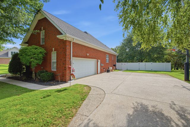421 Karlee Ct, Lebanon, TN 37087