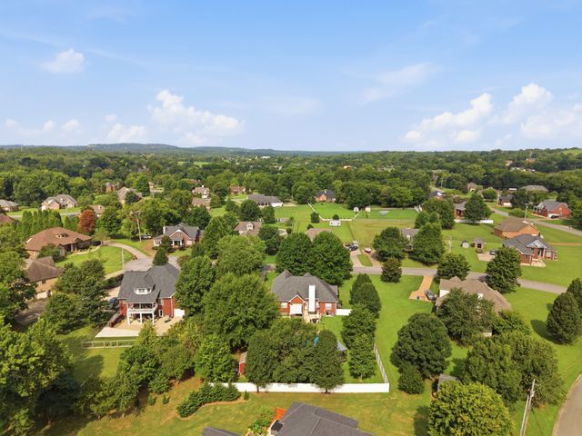 421 Karlee Ct, Lebanon, TN 37087