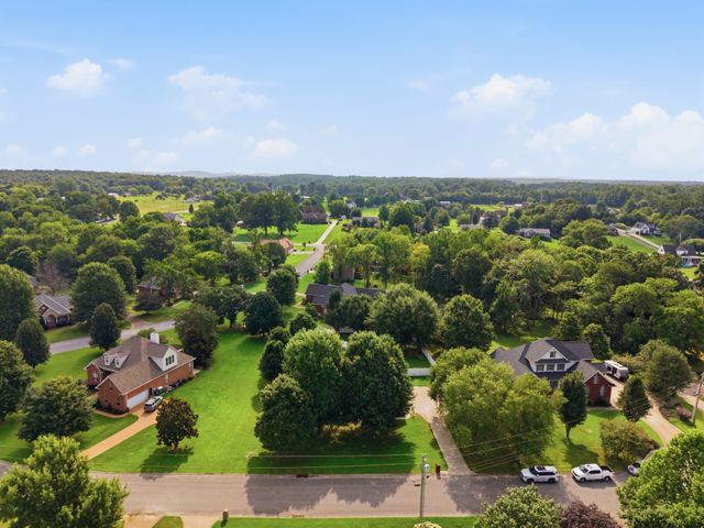 421 Karlee Ct, Lebanon, TN 37087