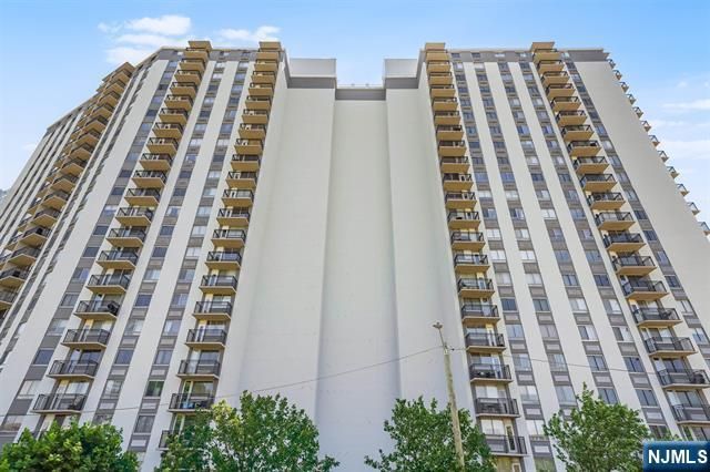 100 Manhattan Avenue 708, Jersey City, NJ 07087